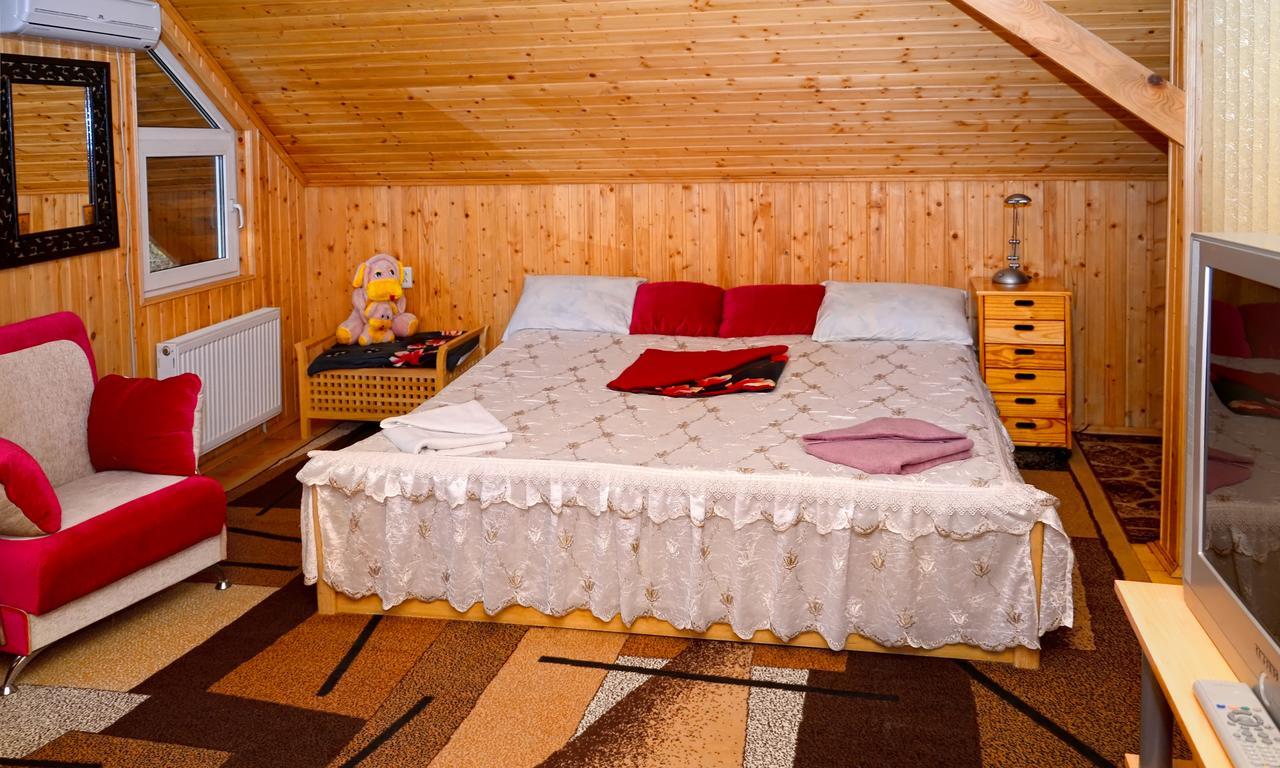 Hotel Perlyna Podillyа Sataniv Esterno foto